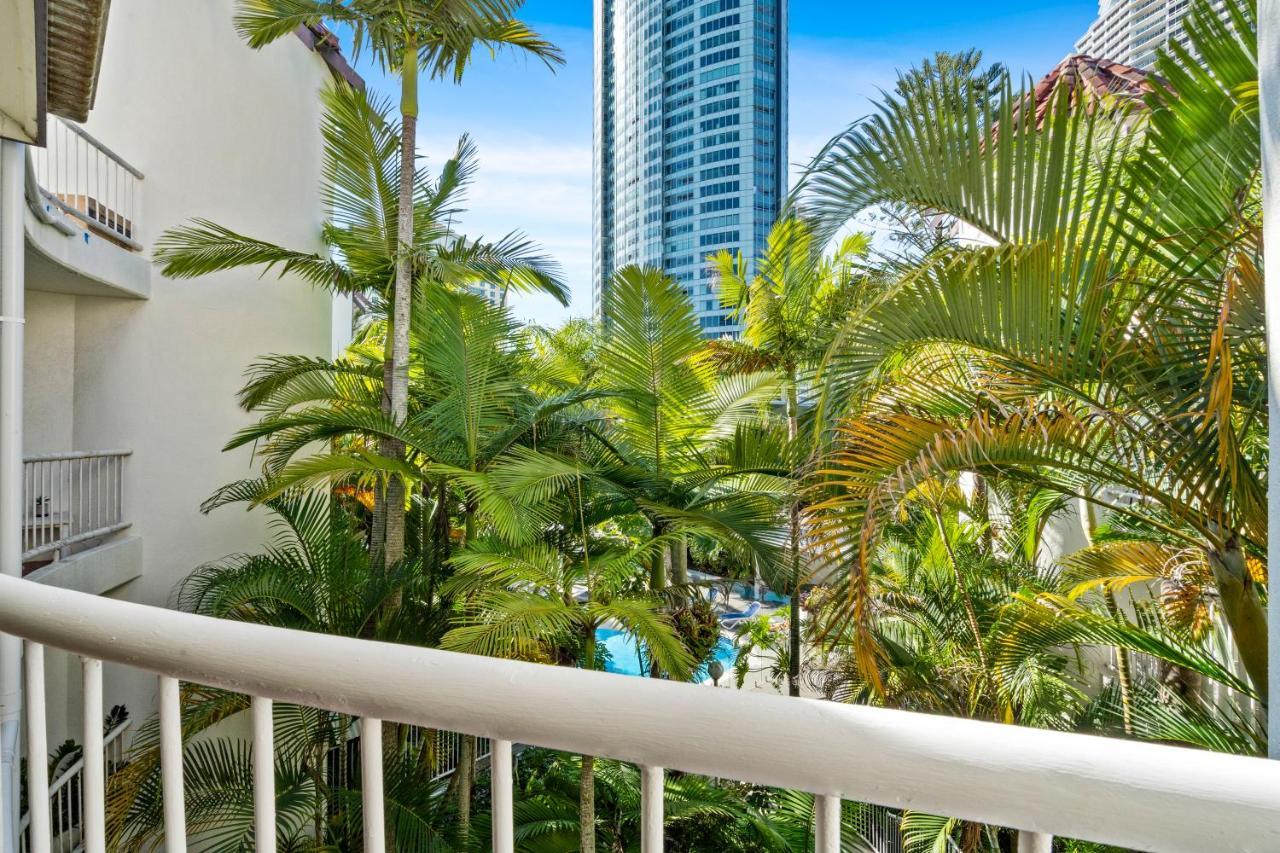 Coco Bella Retreat In Central Surfers - Sleeps 6-8 Guldkusten Exteriör bild