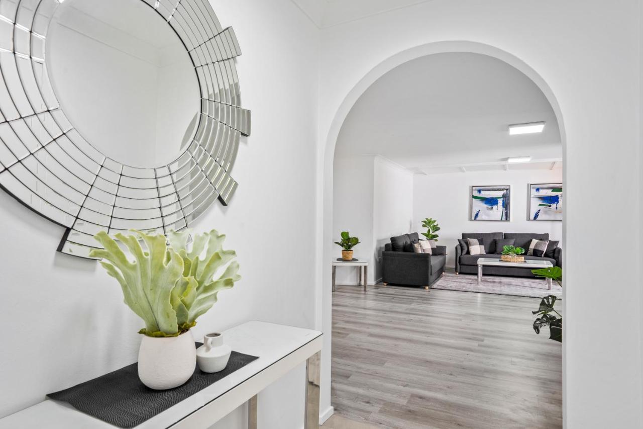 Coco Bella Retreat In Central Surfers - Sleeps 6-8 Guldkusten Exteriör bild