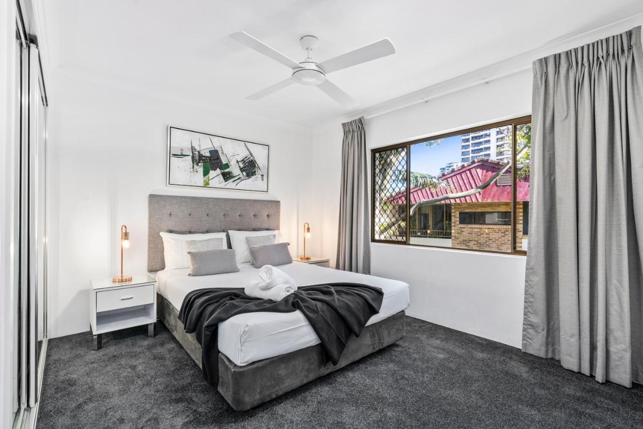 Coco Bella Retreat In Central Surfers - Sleeps 6-8 Guldkusten Exteriör bild