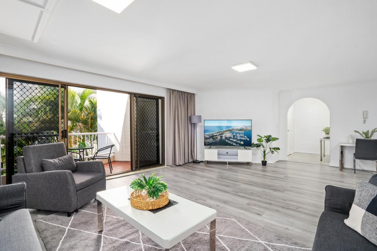 Coco Bella Retreat In Central Surfers - Sleeps 6-8 Guldkusten Exteriör bild